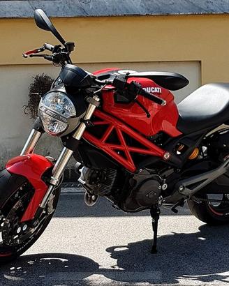 Ducati Monster 696 (18 anni - patente A2)
