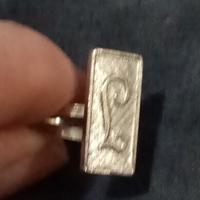 Anello con iniziale L in argento 800. 