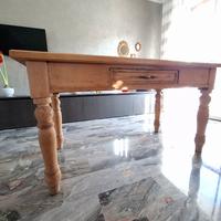 tavolo legno massiccio ristrutturato e decapato