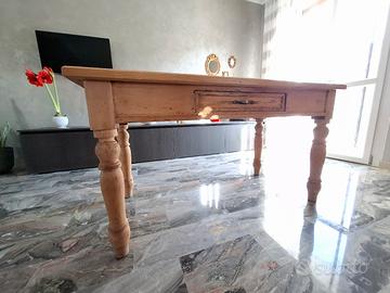 tavolo legno massiccio ristrutturato e decapato