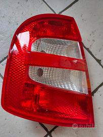 Fanale Skoda Fabia 2001