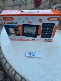 Faro a led da 100w smd con pannello solare
