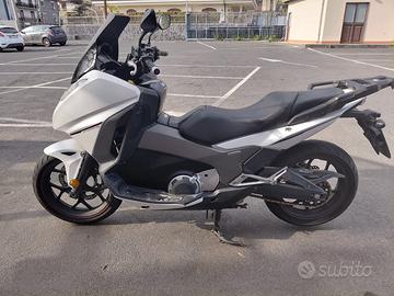 Honda integra 750 sport