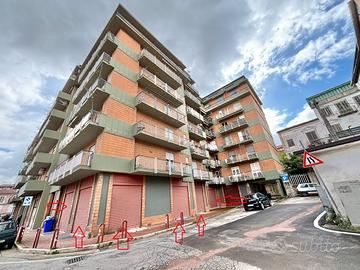 Locale commerciale fronte strada con 7 vetrine