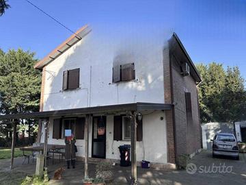 Immobile in asta di 287 m² con 5 locali e box auto