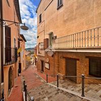 3 LOCALI A GUALDO TADINO