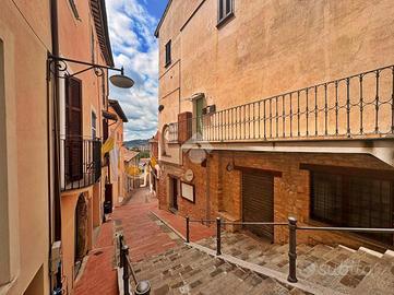 3 LOCALI A GUALDO TADINO