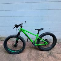 Bicicletta fat bike trek