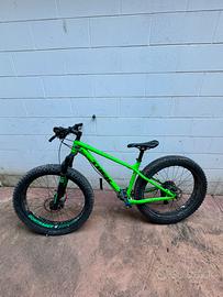 Bicicletta fat bike trek