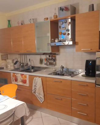 Cucina completa di elettrodomestici