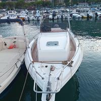 Barca semigabinata 8m x 2,50m