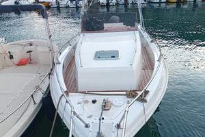 Barca semigabinata 8m x 2,50m