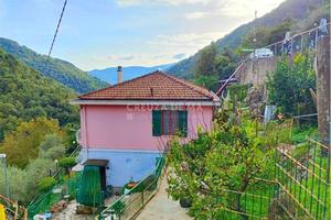 Casa indipendente di 80 m² con 4 locali a Rapallo