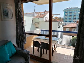 Rimini con vista mare azzurro (posto auto)