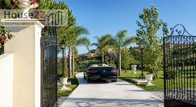 ELEGANTE VILLA con VISTA PANORAMICA a FUNARI - MES