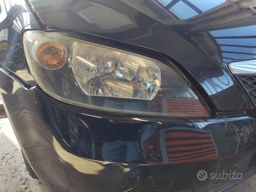 Proiettore destro MAZDA 2 del 2004