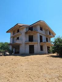 CASTROVILLARI VILLA ZONA VIGNE CON TERRENO