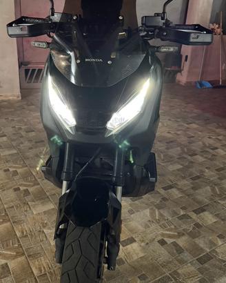 Xadv 750