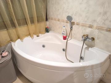 vasca da bagno con idromassaggio 