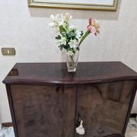 Riproduzione di mobili in legno ciliegio