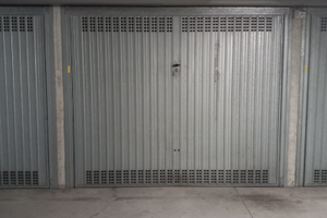 Box interrato, mq 15 , luce e presa corrente