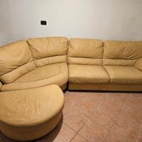 2 divani in buone condizioni