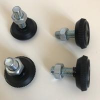 4 piedini regolabili