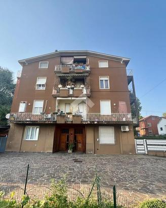 3 LOCALI A CARUGO