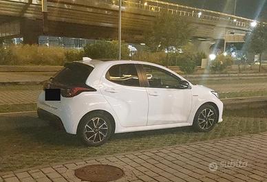 Toyota Yaris Lounge 1.5 2021 FULL OPTIONAL ROMA