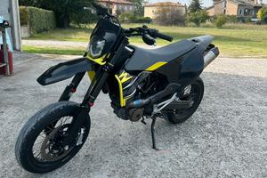 Husqvarna 701 supermoto A2
