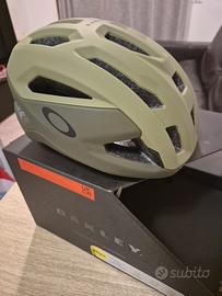CASCO OAKLEY TAGLIA M 55-59