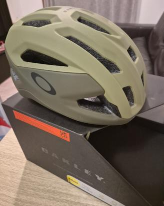 CASCO OAKLEY TAGLIA M 55-59