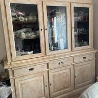 Credenza con vetrina arte povera