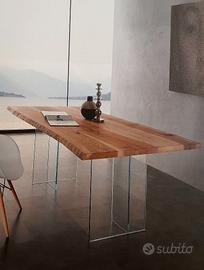 Tavolo design legno massello e vetro