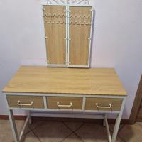 scrivania o toilette da trucco