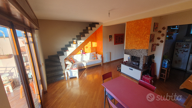 Appartamento panoramico con terrazzo, camino e box