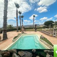 Elegante Villa Indipendente Con Piscina Aretina