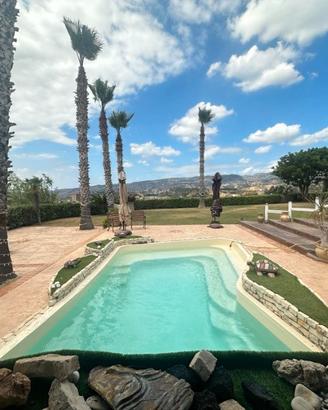 Elegante Villa Indipendente Con Piscina Aretina