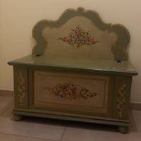 Cassapanca in legno dipinta a mano