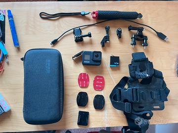 Gopro hero 8 black con accessori