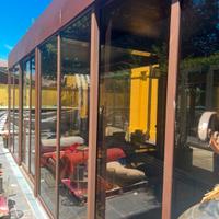 Pergola bioclimatica con vetrate scorrevoli