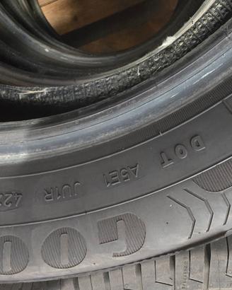 4x gomme Goodyear EfficientGrip 205/55 R17 91V