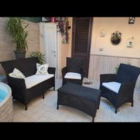 Divanetto e poltrone in vimini