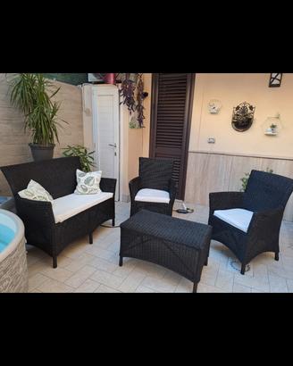 Divanetto e poltrone in vimini