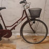 bicicletta olandese da donna con cestino LEGNANO