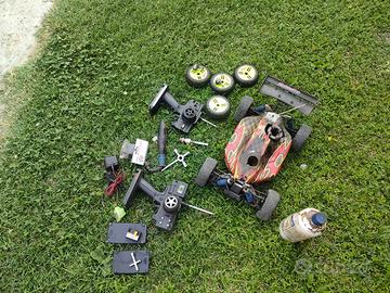 macchina radiocomandata con motore a scoppioo