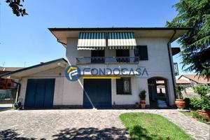 Villa di 250 m² con più di 5 locali e box auto dop