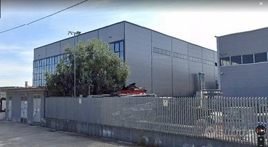 Immobile di 1575 m² con 4 locali a Carinaro