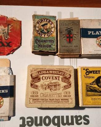 Pacchetti di sigarette vuote vintage war I