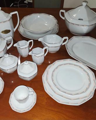 Servizio di piatti completo per 12 persone